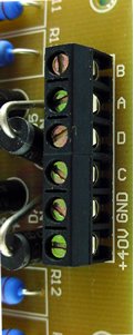 Zdjęcie pinów złącza zasilającego P2 sterownika silników krokowych SSK-B01 - 2A